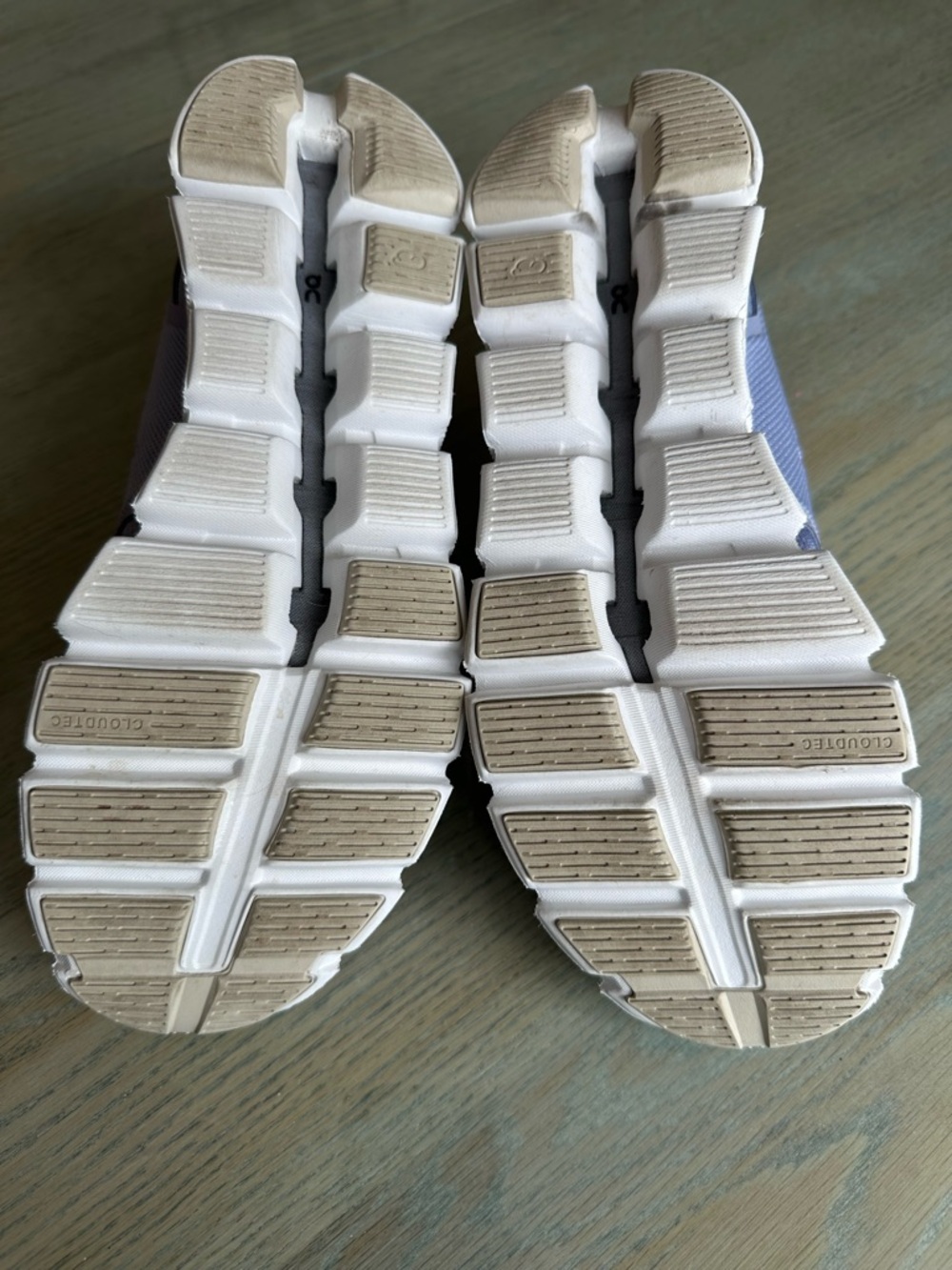 On Running Lavender/White Women's Sneakers Cloud 6 size 9 - Picture 9 of 11